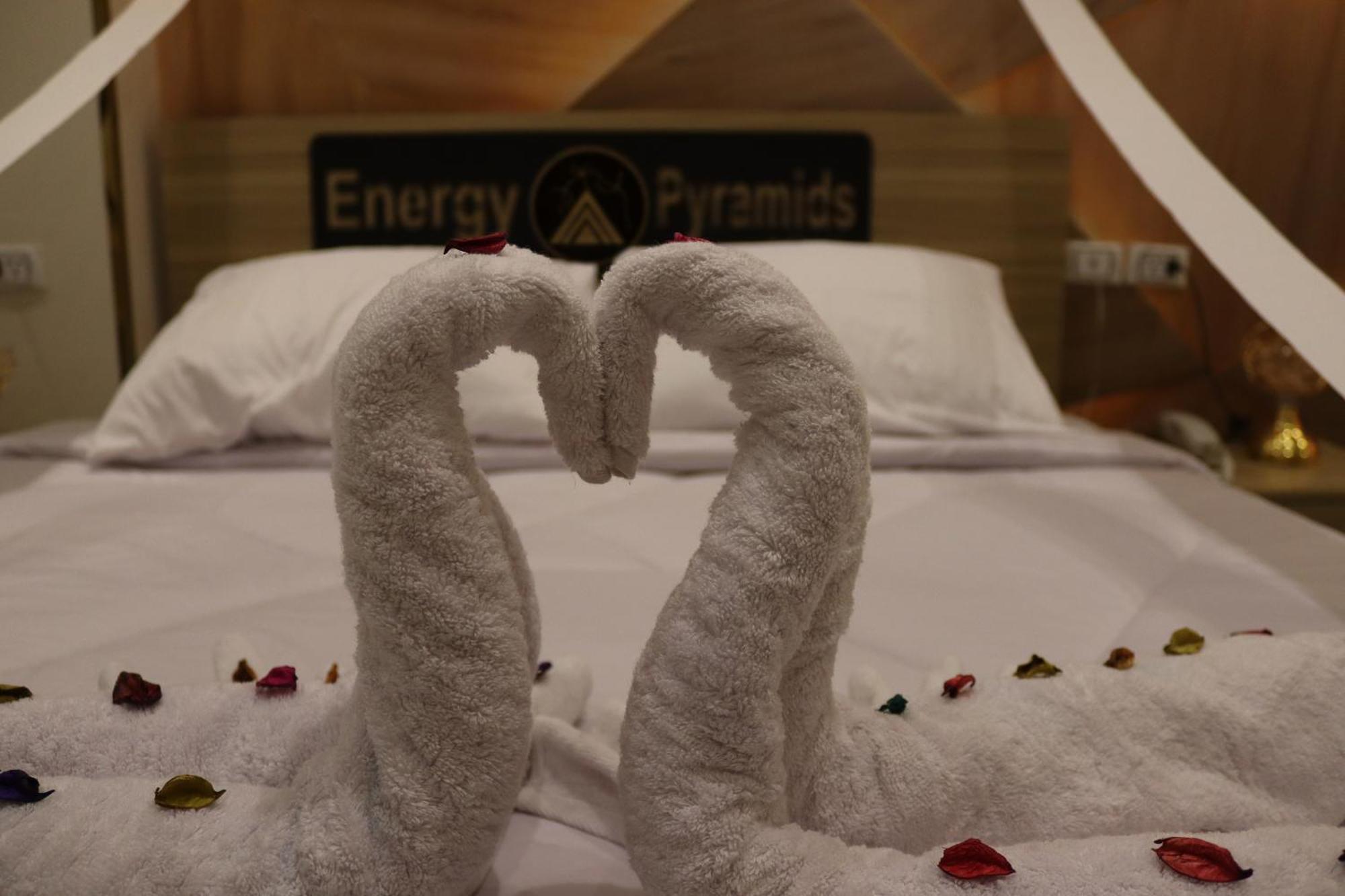Kafret el-Gabal Energy Pyramids View 호스텔 외부 사진