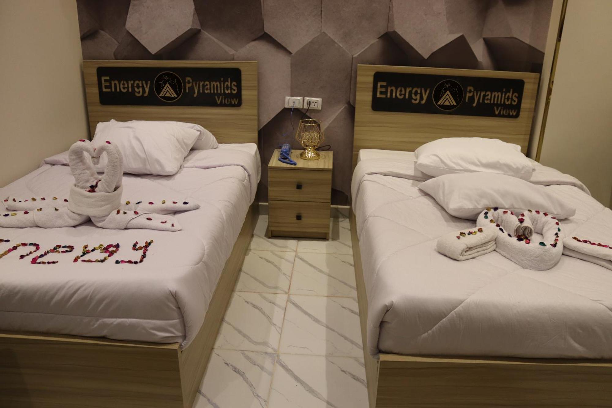 Kafret el-Gabal Energy Pyramids View 호스텔 외부 사진